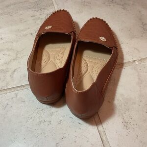 Elegant Brown Leather Women's Loafers, size 7.5-run small NWOT